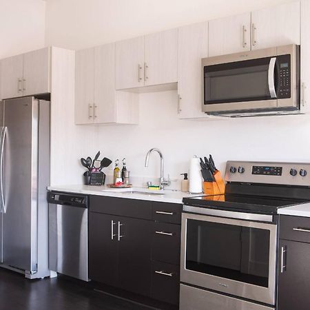 Modern Studio Apt With Skywalk To Fiserv, Rooftop, And Parking Milwaukee Eksteriør bilde